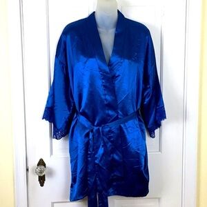 Frederick’s of Hollywood Blue Satin Kimono Robe Size M
